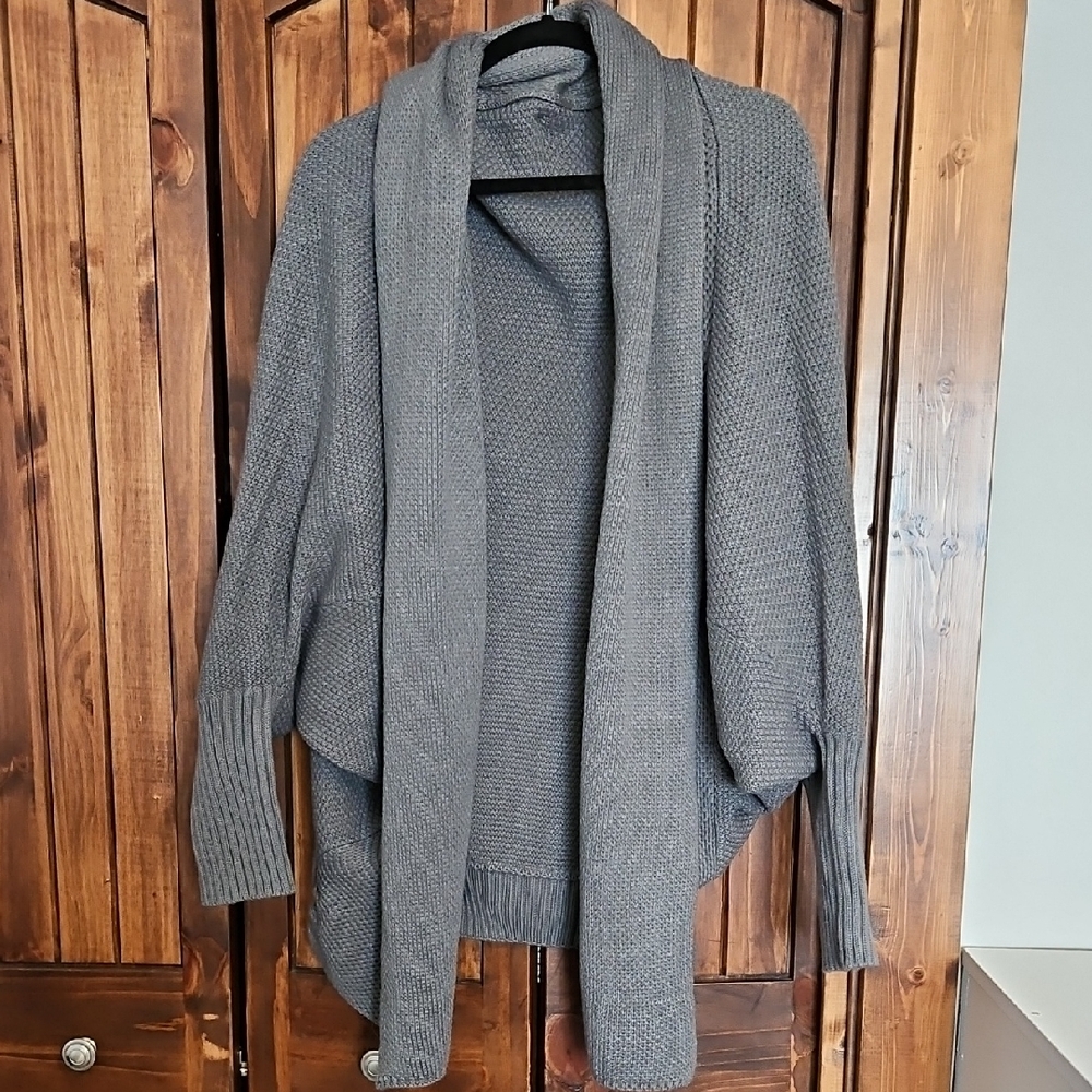 Chic Gray Knit Cardigan
